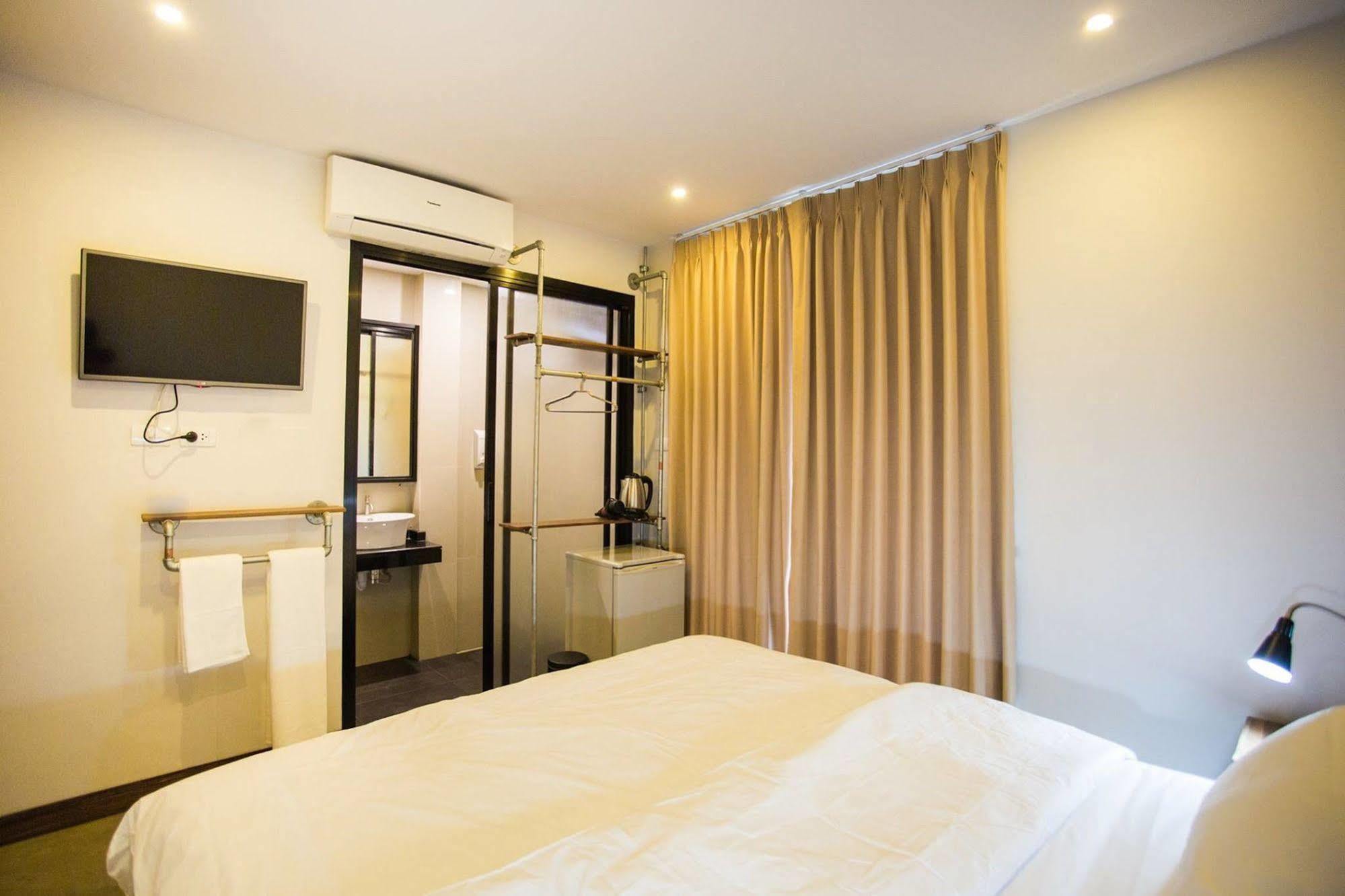 The Arak Bed, Bar And Hostel Chiang Mai Extérieur photo